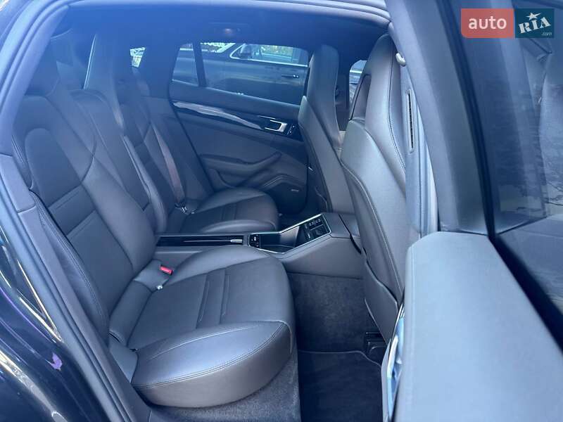 Фастбэк Porsche Panamera 2018 в Киеве фото 14 Фастбэк Porsche Panamera 2018 в Киеве