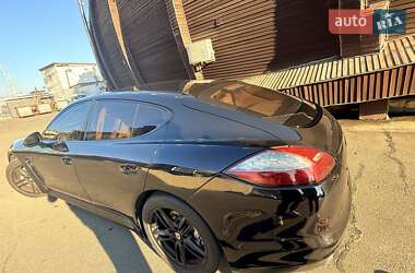 Фастбек Porsche Panamera 2010 в Одесі