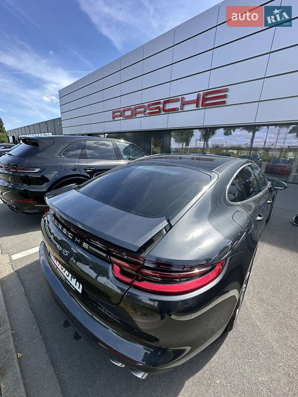 Фастбек Porsche Panamera 2017 в Львові