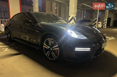 Фастбэк Porsche Panamera 2013 в Киеве