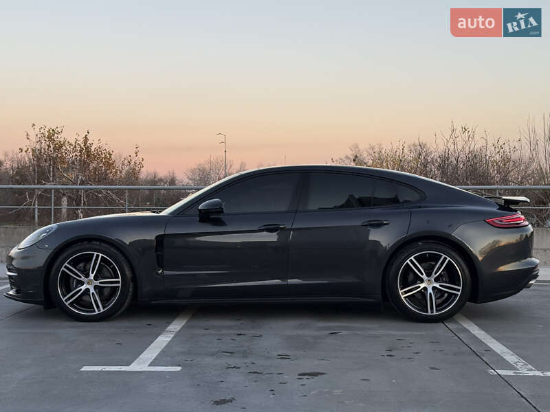 Фастбек Porsche Panamera 2018 в Києві