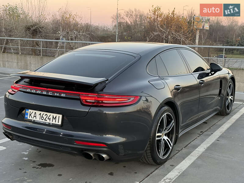 Фастбек Porsche Panamera 2018 в Києві