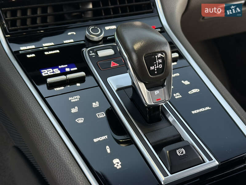 Фастбек Porsche Panamera 2018 в Києві