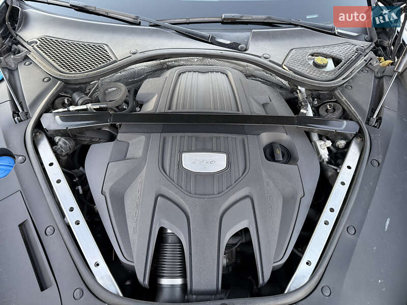 Фастбек Porsche Panamera 2018 в Києві