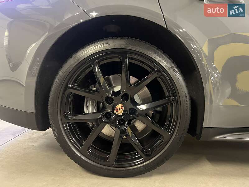 Фастбэк Porsche Panamera 2025 в Киеве