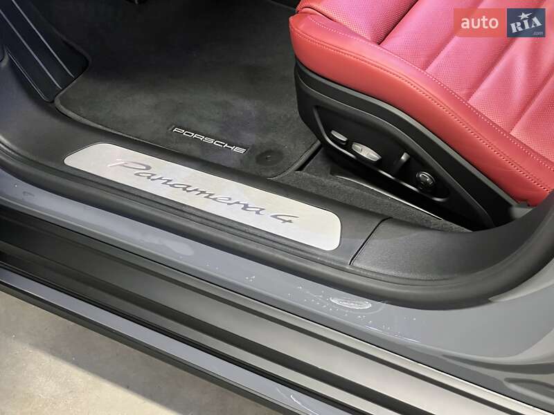 Фастбэк Porsche Panamera 2025 в Киеве