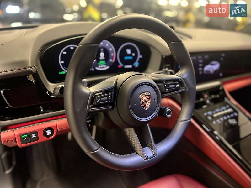Фастбэк Porsche Panamera 2025 в Киеве