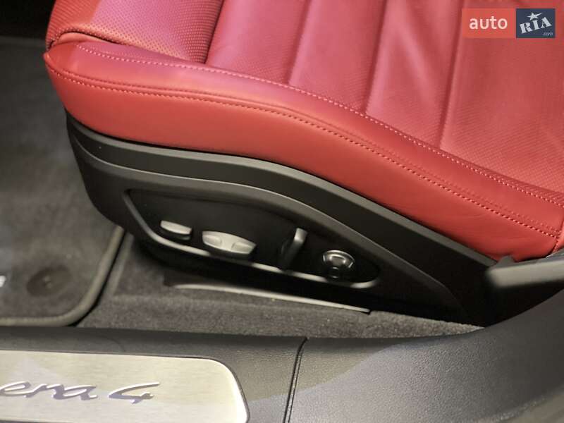 Фастбэк Porsche Panamera 2025 в Киеве