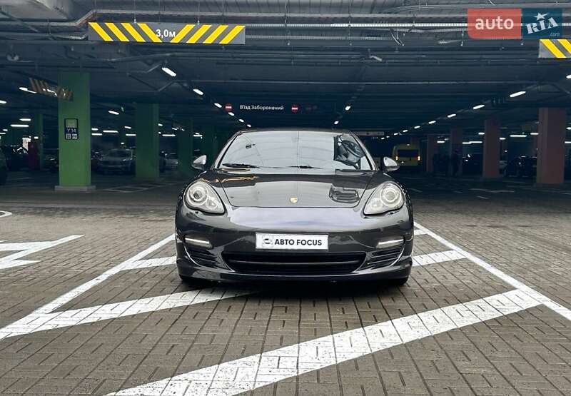 Фастбэк Porsche Panamera 2012 в Киеве