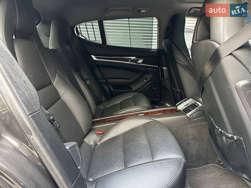 Фастбэк Porsche Panamera 2012 в Киеве