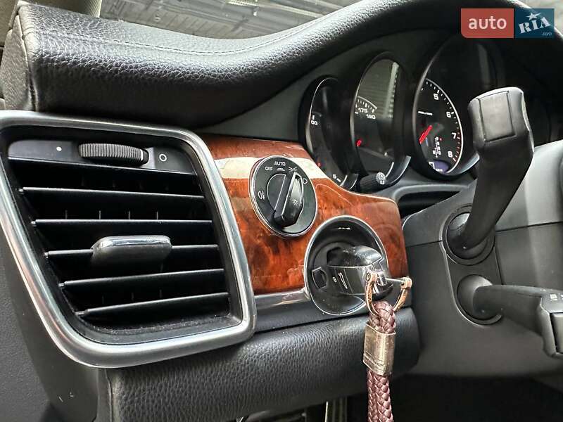 Фастбэк Porsche Panamera 2012 в Киеве