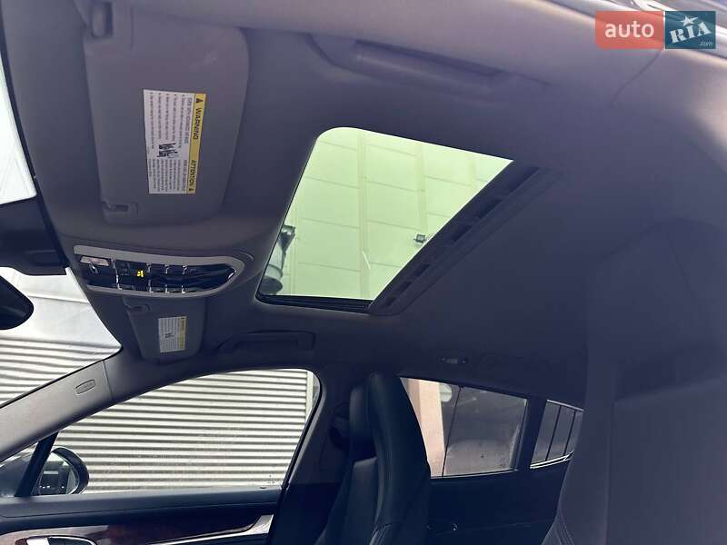 Фастбэк Porsche Panamera 2012 в Киеве