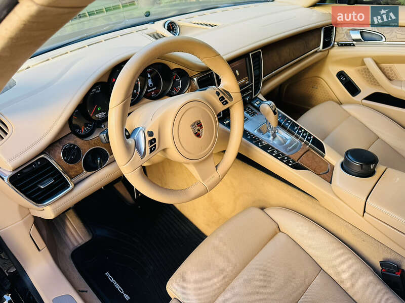 Фастбэк Porsche Panamera 2010 в Одессе