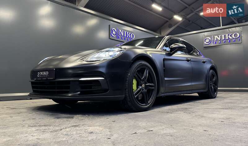 Фастбэк Porsche Panamera 2017 в Киеве