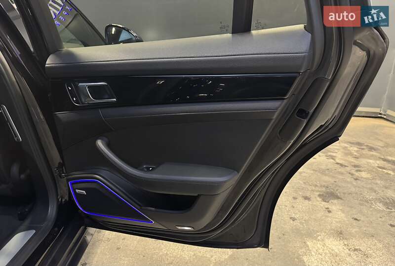 Фастбэк Porsche Panamera 2017 в Киеве