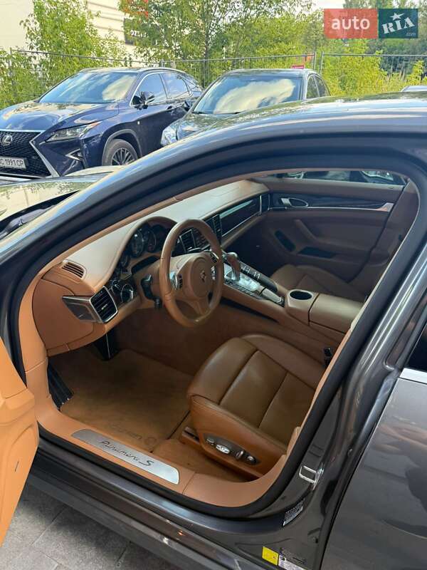 Фастбек Porsche Panamera 2014 в Львові фото 6 Фастбек Porsche Panamera 2014 в Львові