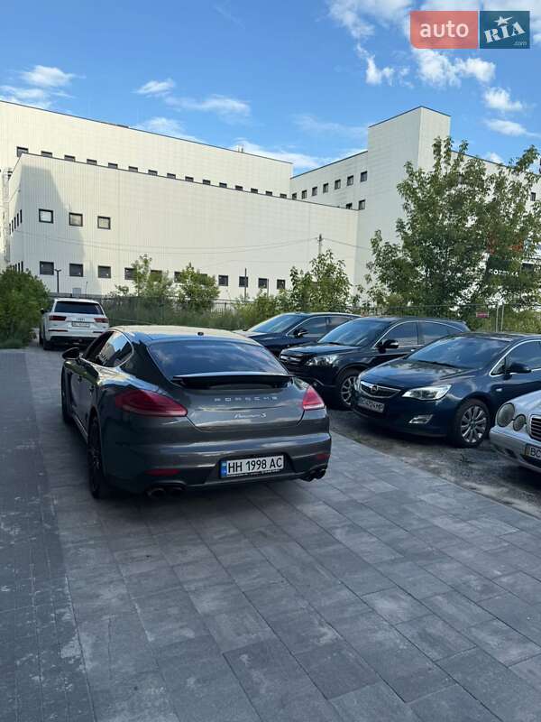 Фастбек Porsche Panamera 2014 в Львові фото 5 Фастбек Porsche Panamera 2014 в Львові