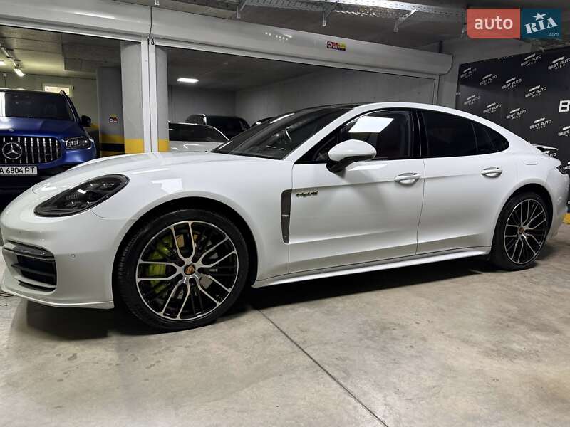 Фастбэк Porsche Panamera 2023 в Киеве фото 19 Фастбэк Porsche Panamera 2023 в Киеве