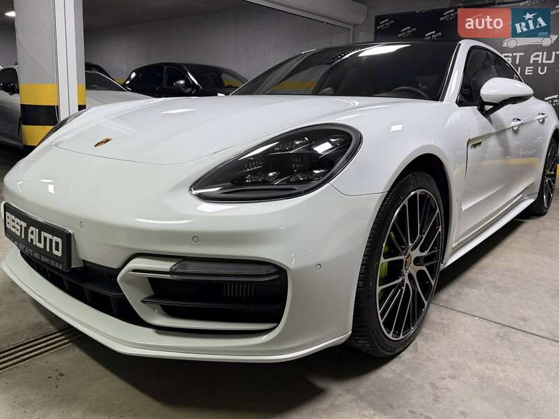 Фастбэк Porsche Panamera 2023 в Киеве фото 21 Фастбэк Porsche Panamera 2023 в Киеве