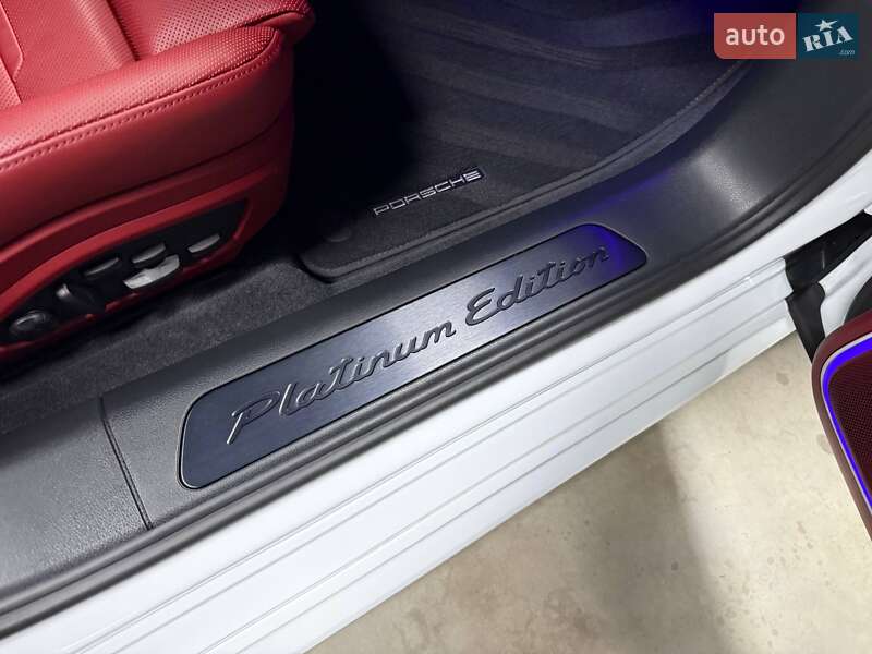 Фастбэк Porsche Panamera 2023 в Киеве фото 123 Фастбэк Porsche Panamera 2023 в Киеве