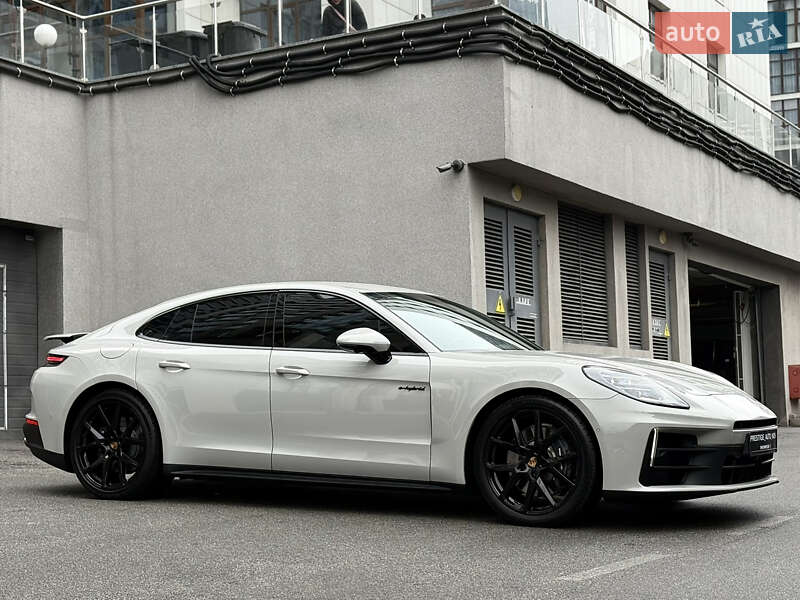 Фастбэк Porsche Panamera 2024 в Киеве