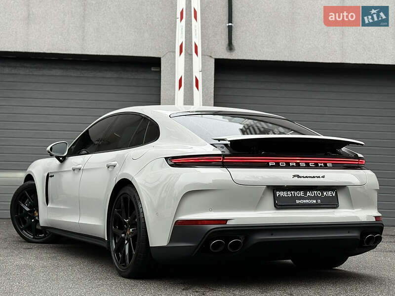 Фастбэк Porsche Panamera 2024 в Киеве