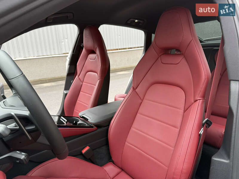 Фастбэк Porsche Panamera 2024 в Киеве