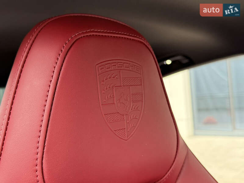 Фастбэк Porsche Panamera 2024 в Киеве