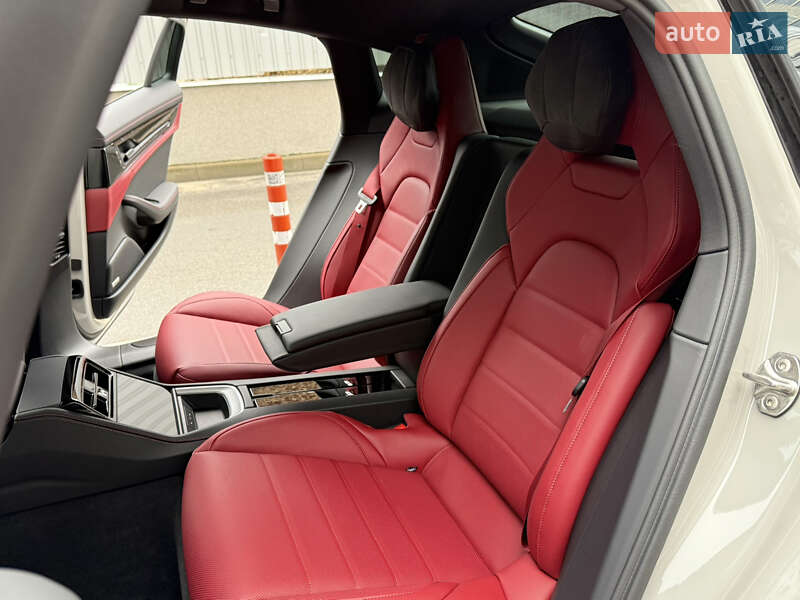 Фастбэк Porsche Panamera 2024 в Киеве