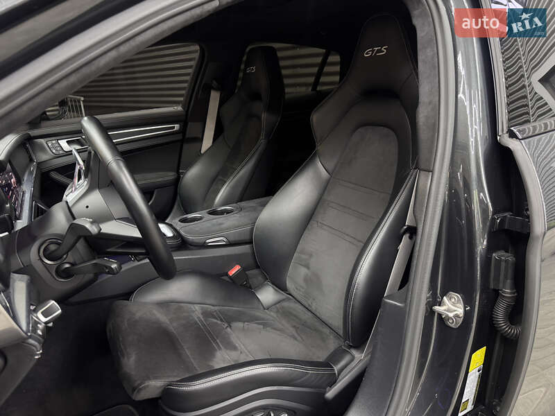 Фастбек Porsche Panamera 2023 в Києві