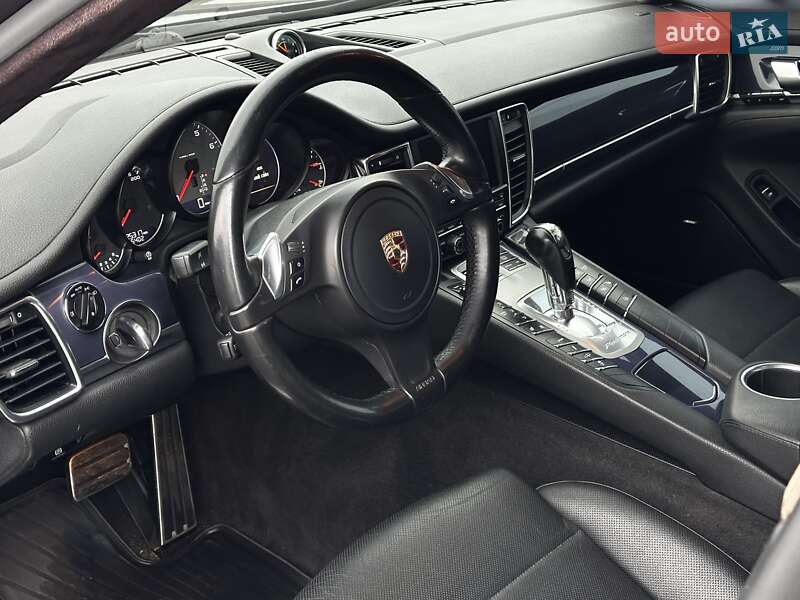 Фастбэк Porsche Panamera 2013 в Львове фото 24 Фастбэк Porsche Panamera 2013 в Львове