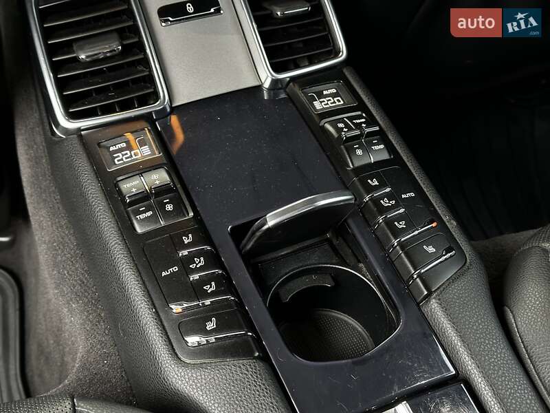 Фастбэк Porsche Panamera 2013 в Львове фото 45 Фастбэк Porsche Panamera 2013 в Львове