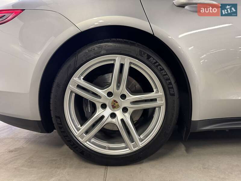 Фастбэк Porsche Panamera 2019 в Киеве фото 20 Фастбэк Porsche Panamera 2019 в Киеве