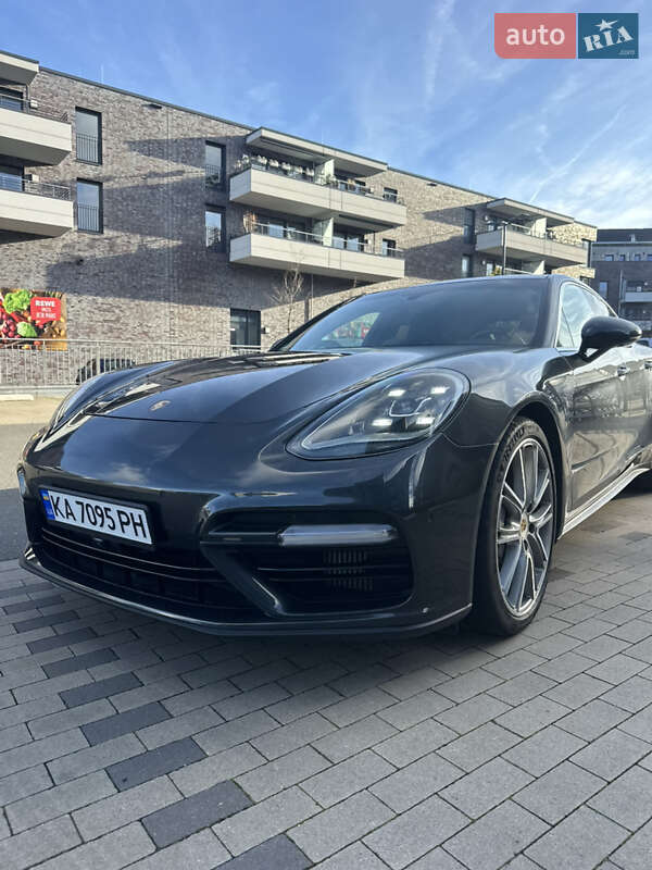 Фастбэк Porsche Panamera 2017 в Львове