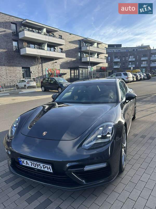 Фастбэк Porsche Panamera 2017 в Львове