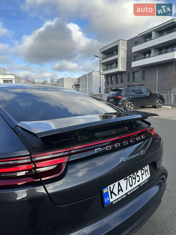 Фастбэк Porsche Panamera 2017 в Львове