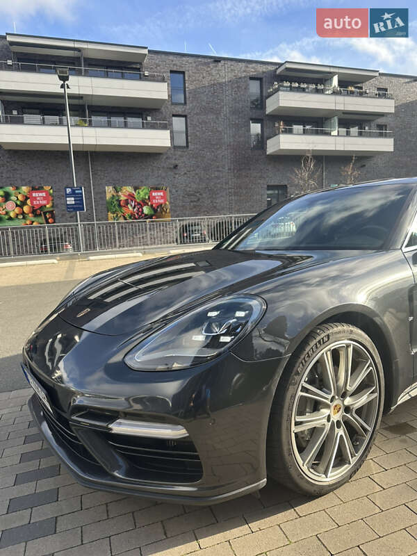 Фастбэк Porsche Panamera 2017 в Львове