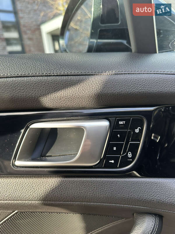 Фастбэк Porsche Panamera 2017 в Львове