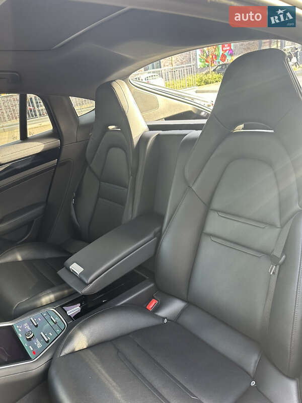 Фастбэк Porsche Panamera 2017 в Львове