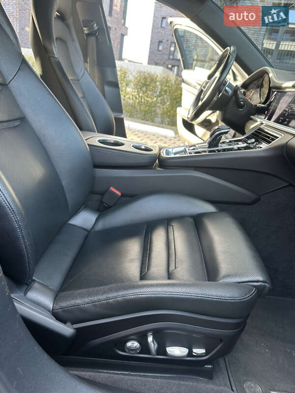 Фастбэк Porsche Panamera 2017 в Львове