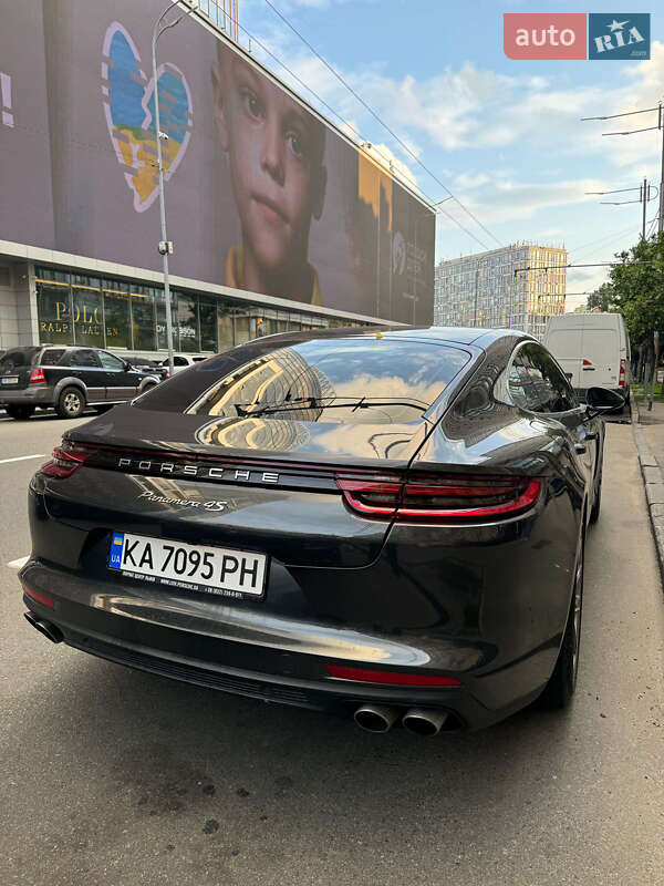 Фастбэк Porsche Panamera 2017 в Львове