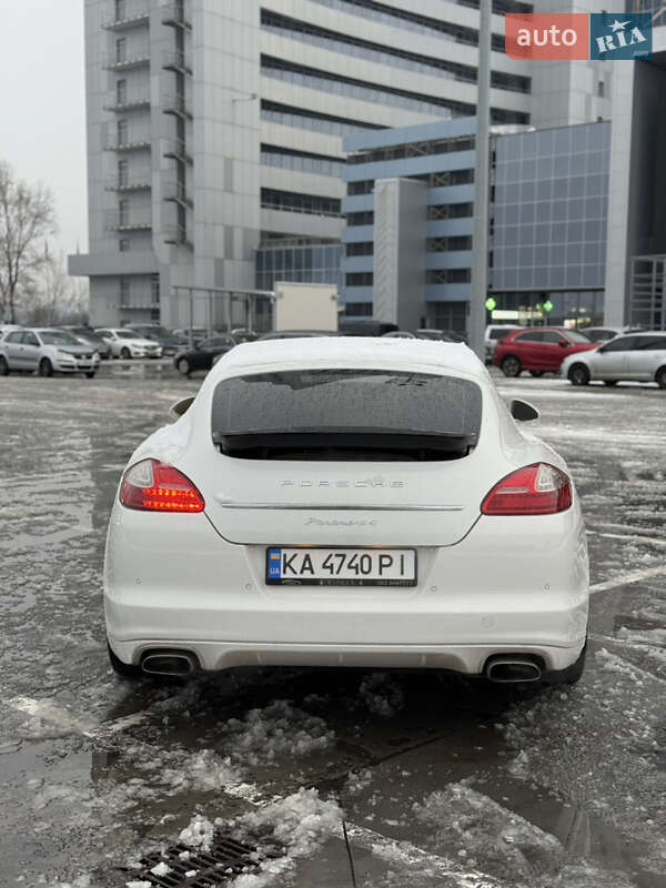 Фастбэк Porsche Panamera 2010 в Киеве