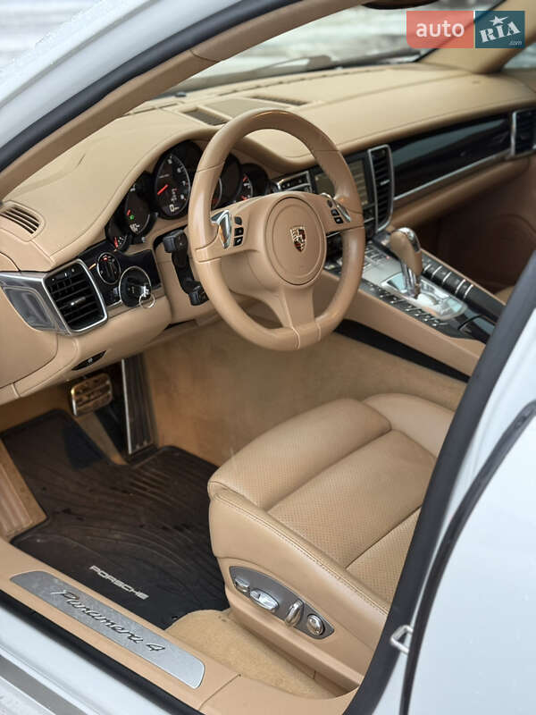 Фастбэк Porsche Panamera 2010 в Киеве