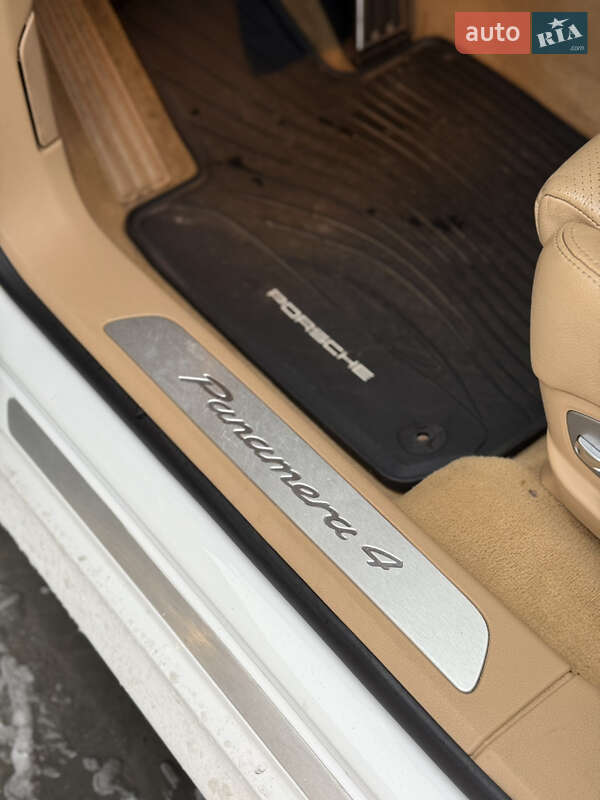 Фастбэк Porsche Panamera 2010 в Киеве