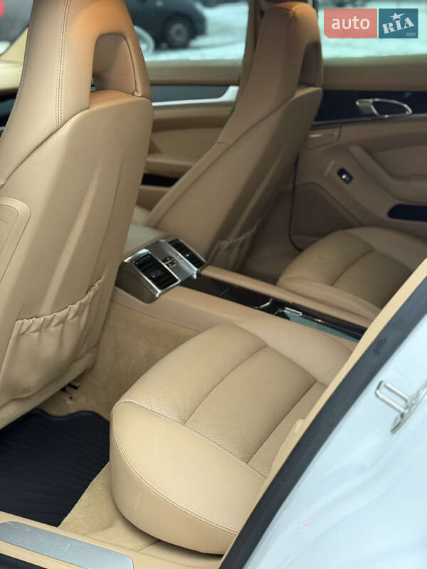 Фастбэк Porsche Panamera 2010 в Киеве