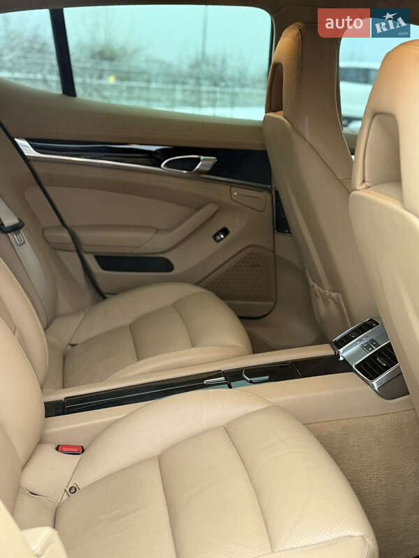 Фастбэк Porsche Panamera 2010 в Киеве