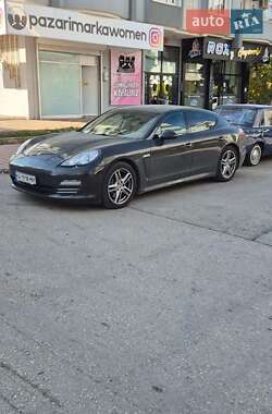 Фастбек Porsche Panamera 2012 в Києві