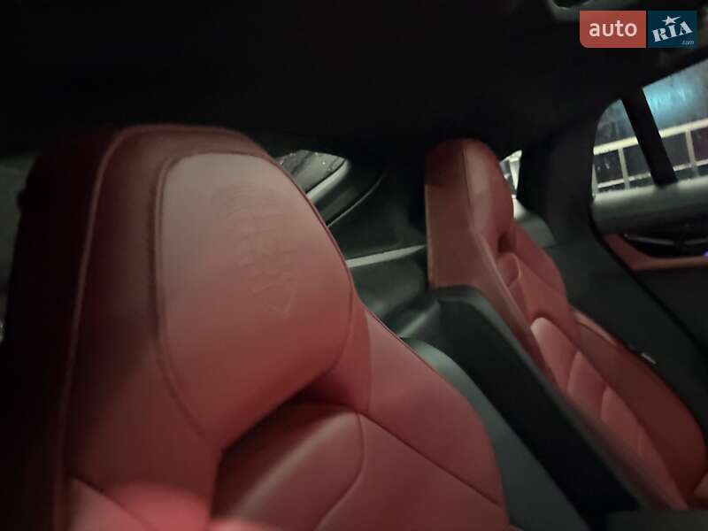 Фастбэк Porsche Panamera 2024 в Киеве фото 45 Фастбэк Porsche Panamera 2024 в Киеве
