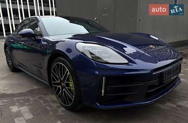 Фастбэк Porsche Panamera 2024 в Киеве