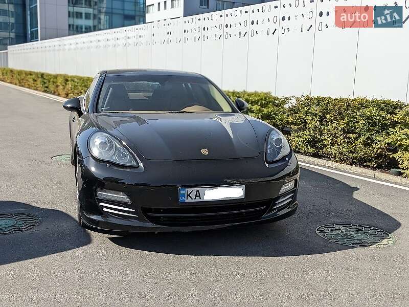 Фастбек Porsche Panamera 2011 в Києві